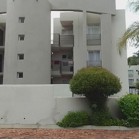 The Apartment On Katherine Street In Central Sandton Johannesburgo Exterior foto