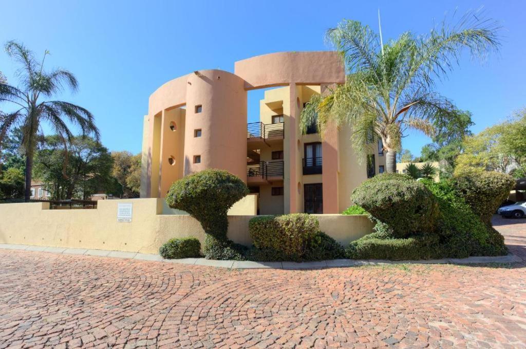 The Apartment On Katherine Street In Central Sandton Johannesburgo Exterior foto