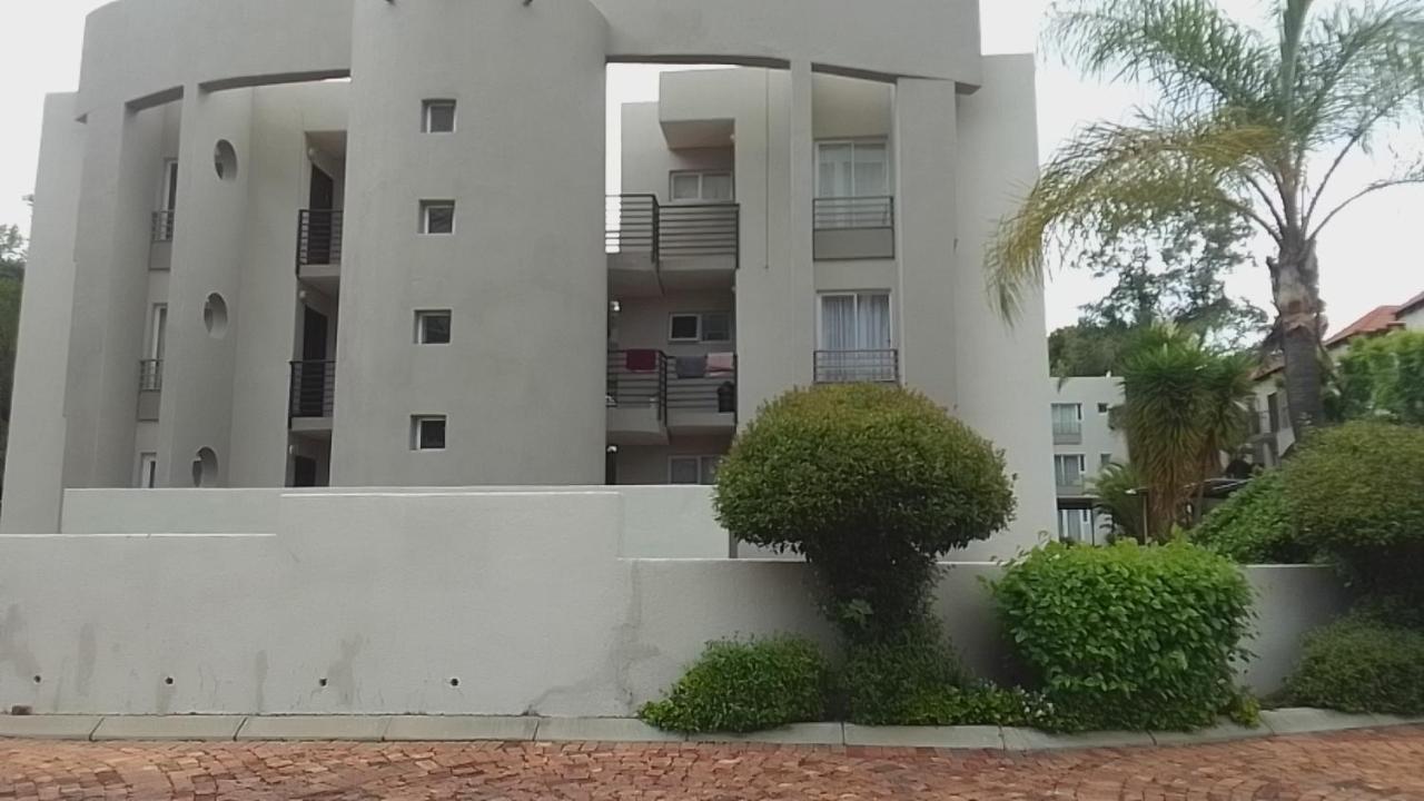 The Apartment On Katherine Street In Central Sandton Johannesburgo Exterior foto